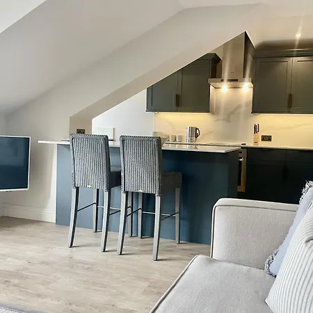 Mere View Loft, *