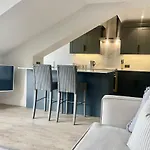 Mere View Loft, *